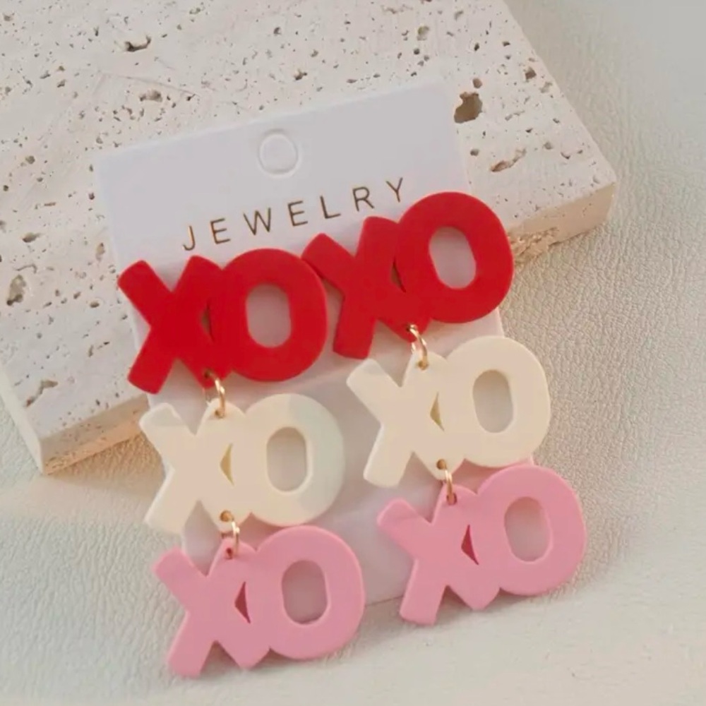 XO letters with Contrasting Colors Dangling Earrings